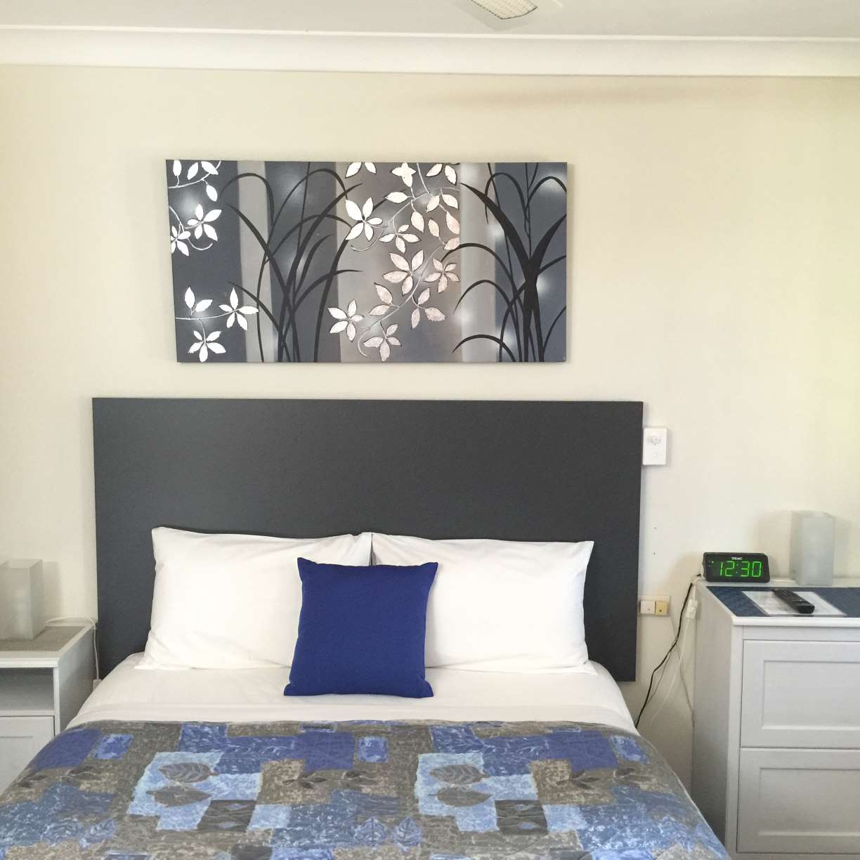 Standard Queen Room 1